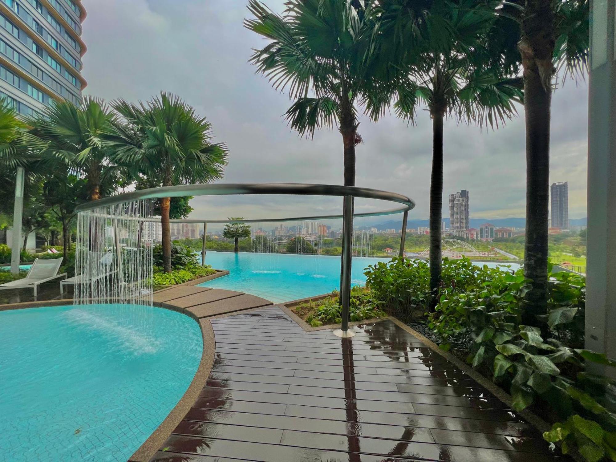 Sunway Velocity Mrt Lrt Premium Family Pangsapuri *